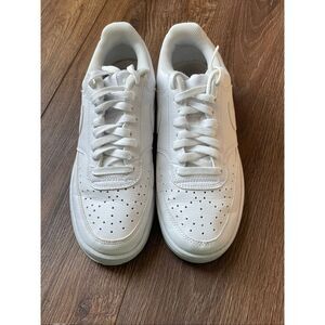 Nike Women’s Court Vision Low 8.5